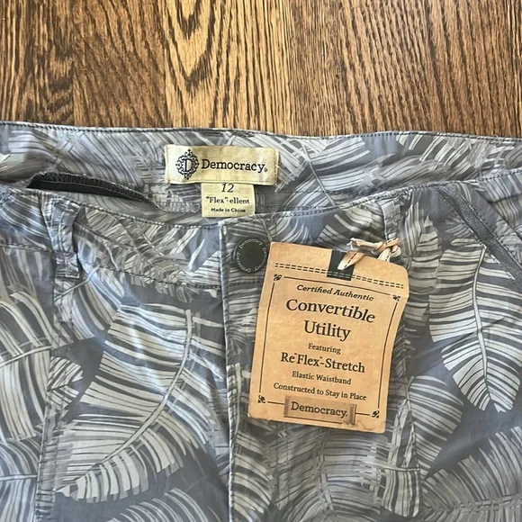 Democracy Gray Leaf Pattern Convertible Utility Pant NEW - Picture 2 of 6